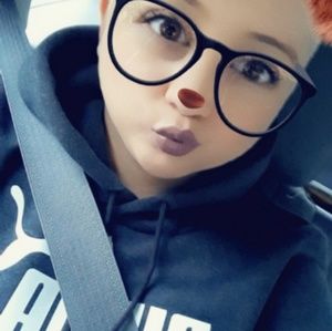 Meet your Posher, Courtney